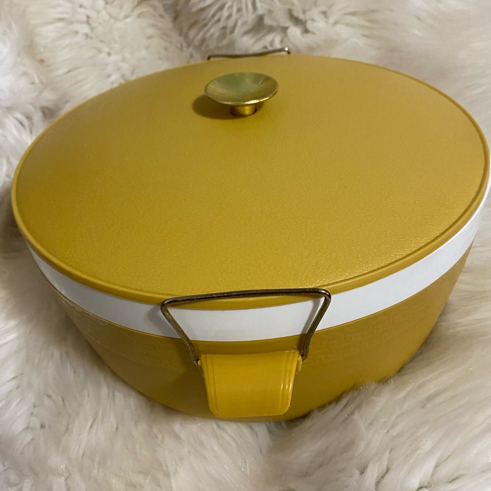 Olympian vintage thermoware covered bowl with locking lid